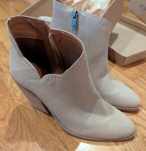 Lucky Brand Lakelyy Women's Boots Distressed Natural - NWT - SZ 7.5